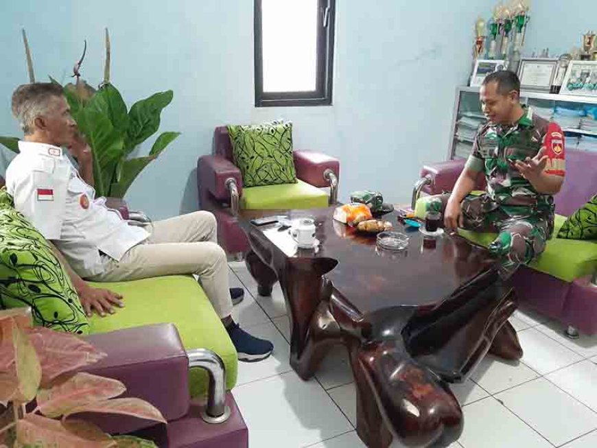 BABINSA KORAMIL 12/SIGALUH KOMSOS DENGAN KADES DAN PERANGKAT DI DESA BINAAN