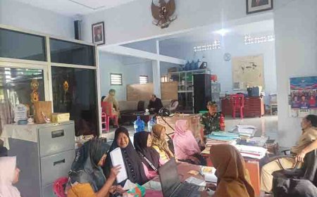 BABINSA MELAKSANAKAN KOMSOS DI KANTOR DESA BINAAN