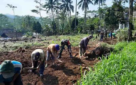HADIRNYA BABINSA DI TENGGAH- TENGAH MASYARAKAT BAHWA BETAPA PENTINGNYA GOTONG- ROYONG