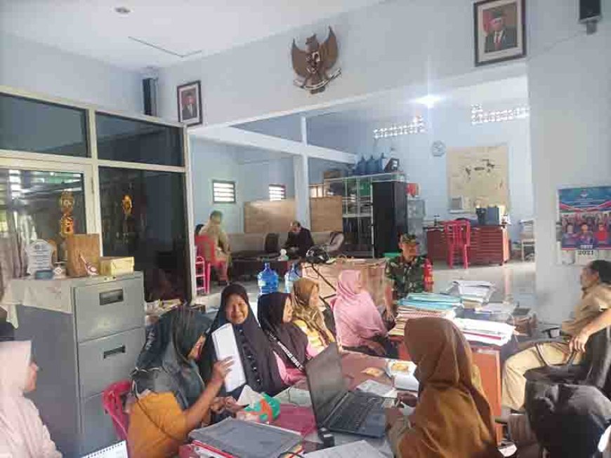 BABINSA MELAKSANAKAN KOMSOS DI KANTOR DESA BINAAN
