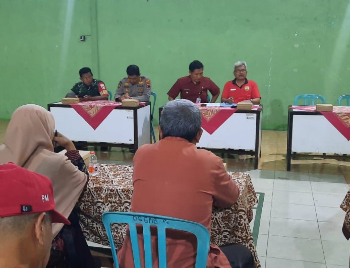 Wakili Danramil, Babinsa Koramil 12/Sigaluh Hadiri Rapat Persiapan HUT RI KE- 79