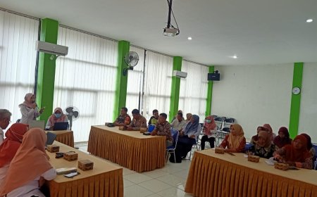 Mewakili Danramil,Babinsa Koramil 12 / Sigaluh Hadiri Rapat Verifikasi STBM Tingkat Kecamatan Sigaluh