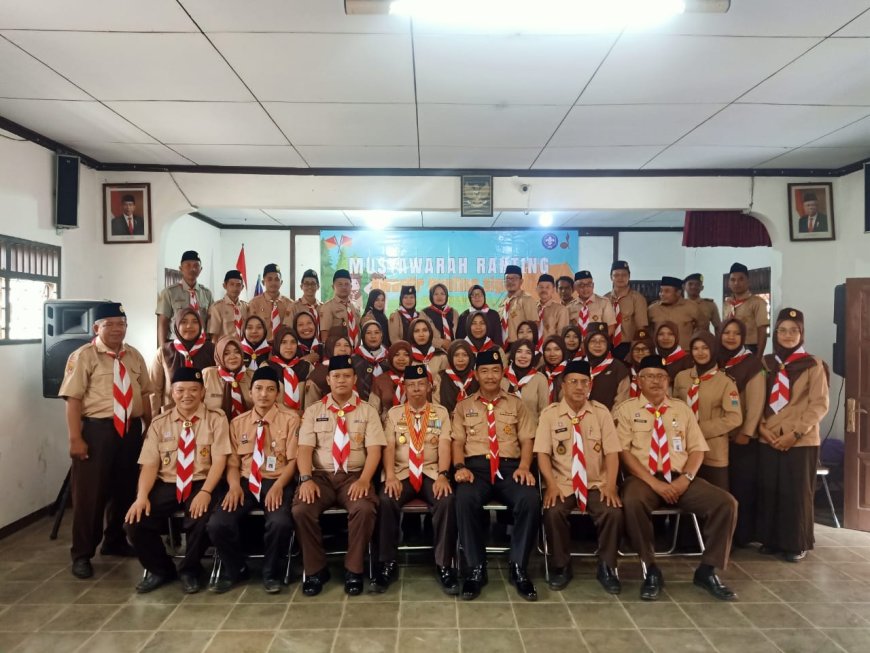 Wakili Danramil 12/ Sigaluh, Babinsa Hadiri Pelantikan pengurus kwartir Ranting Sigaluh