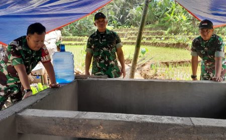 Batituud koramil 12/ Sigaluh melaksanakan komsos dan pengecekan pembangunan bak Air