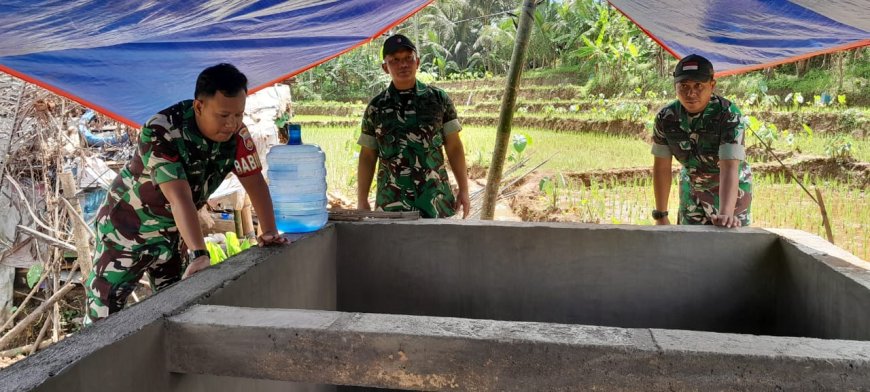 Batituud koramil 12/ Sigaluh melaksanakan komsos dan pengecekan pembangunan bak Air