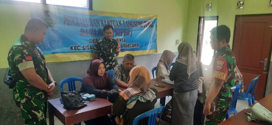 Wujud Peran Aktif, Babinsa Dampingi Penyaluran Bantuan Langsung Tunai Dana Desa( BLT DD)